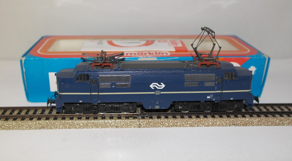 MARKLIN H0 3161 loco elettrica NS BR 1200 ottima con