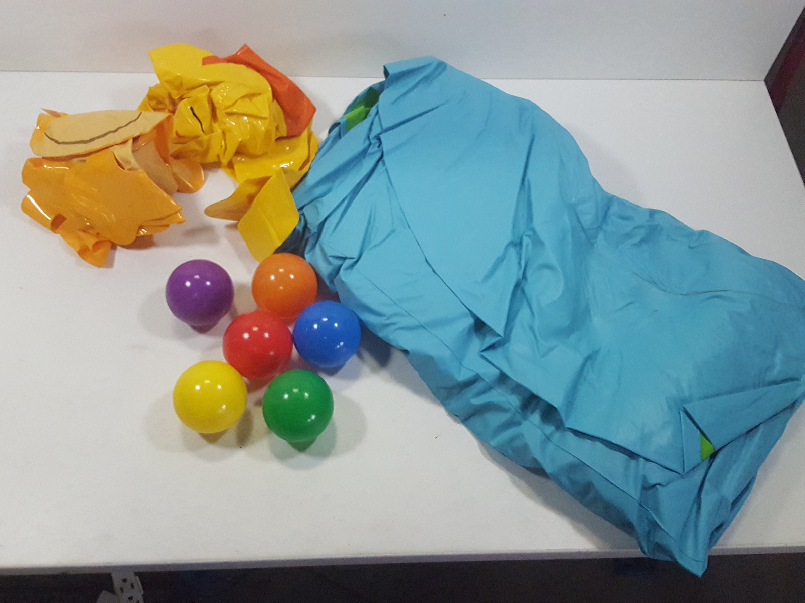 intex jungle play center inflatable pool with sprayer