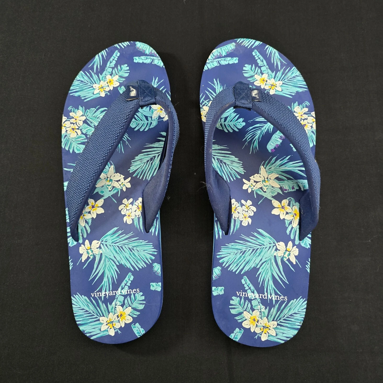 Vineyard Vines Men's Whale Flip Flops Slippers Size 12 Trees Palms Beach Outdoor