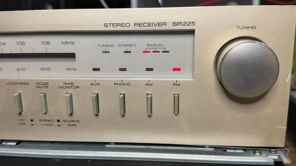 Receptor estéreo Marantz SR225 - Probado - Excelente salida de sonido Foto 2 de 4