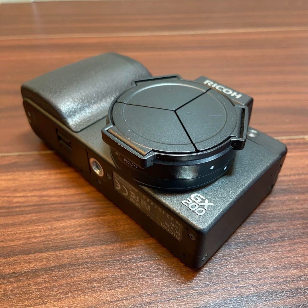 RICOH GX200 デジカメ ほぼ新品 3825 RICOH GX200 デジカメ ほぼ新品 3825 - メルカリ