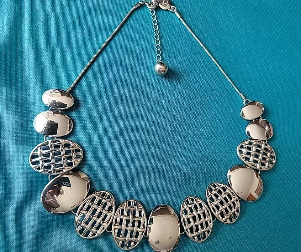 Collar LC Liz Claiborne Para Mujer Grueso Tono Plateado ~ 21" Firmado De Colección Foto 2 de 4