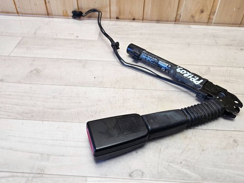 BMW 1 E81 E87 2006 Vorne rechts Gurtschloss vorne 7126296 SMI103570