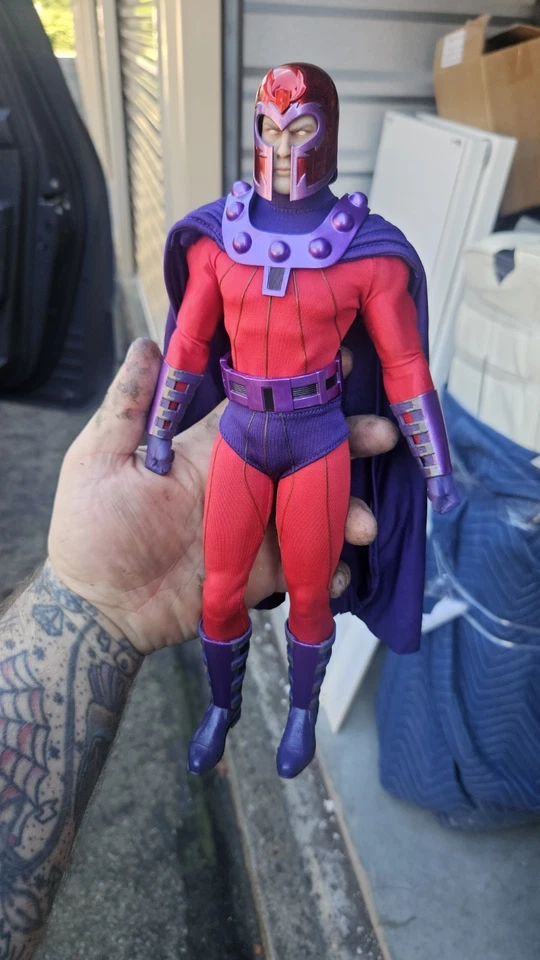 Marvel X-Men Magneto Sideshow Escala 1/6 EXCLUSIVO com Capacete Cerebro  - Imagem 4 de 4