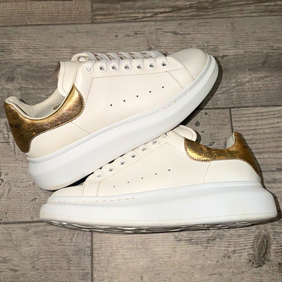 Alexander McQueen Oversized Sneaker  White/Gold Leather MENS SIZE 6 / W9