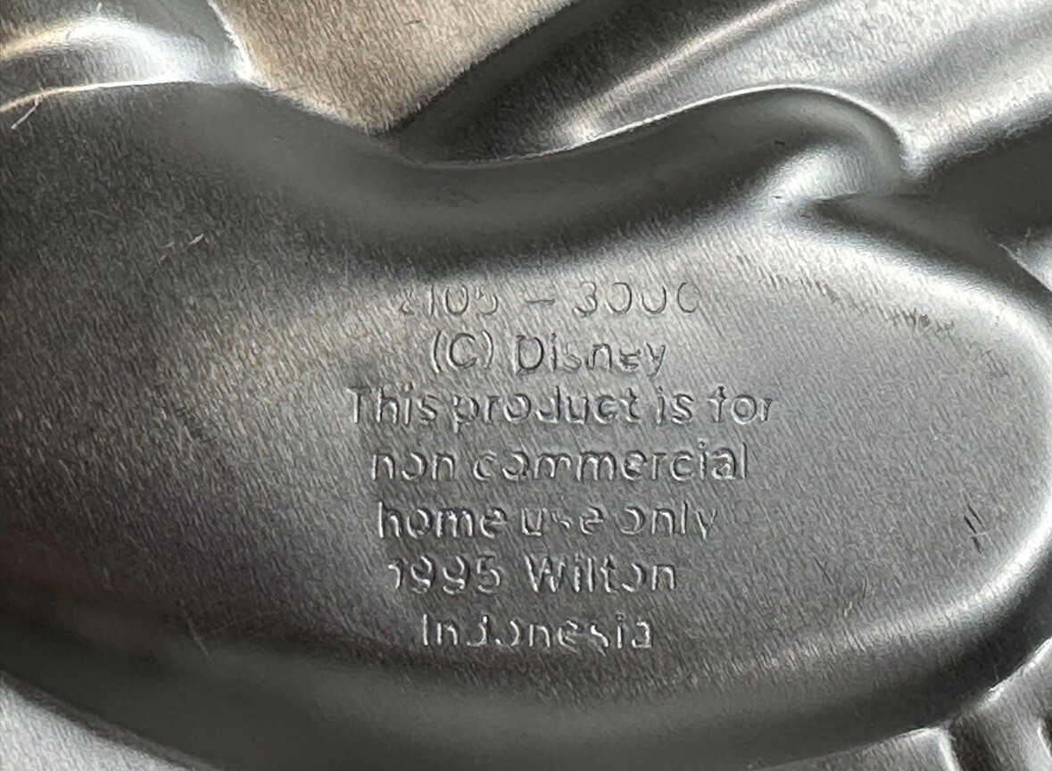 Vintage Wilton Disney Winnie the Pooh Honey Pot Cake Pan 21053000