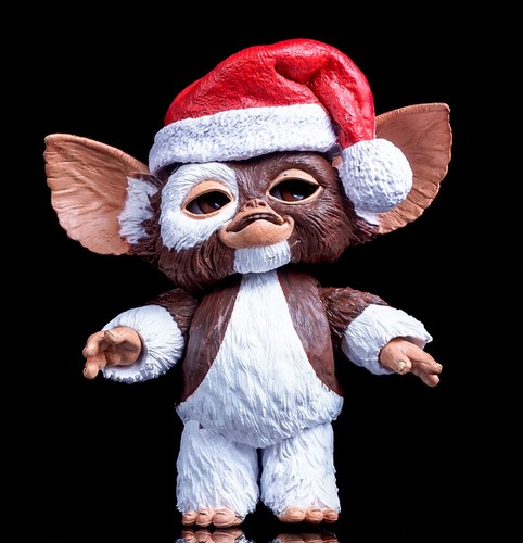 NECA Gremlins Ultimate Gizmo 5" Action Figure Christmas Version Model Statue Toy - Picture 8 of 13