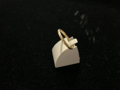 Alliance en or 18K, 2,23 g, taille 54,5, non gravée, bien ouvragée… - Photo 1/4