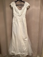 Vintage 90  s 1997 White Wedding Gown W/detachable Train  Matching Veil Size 6