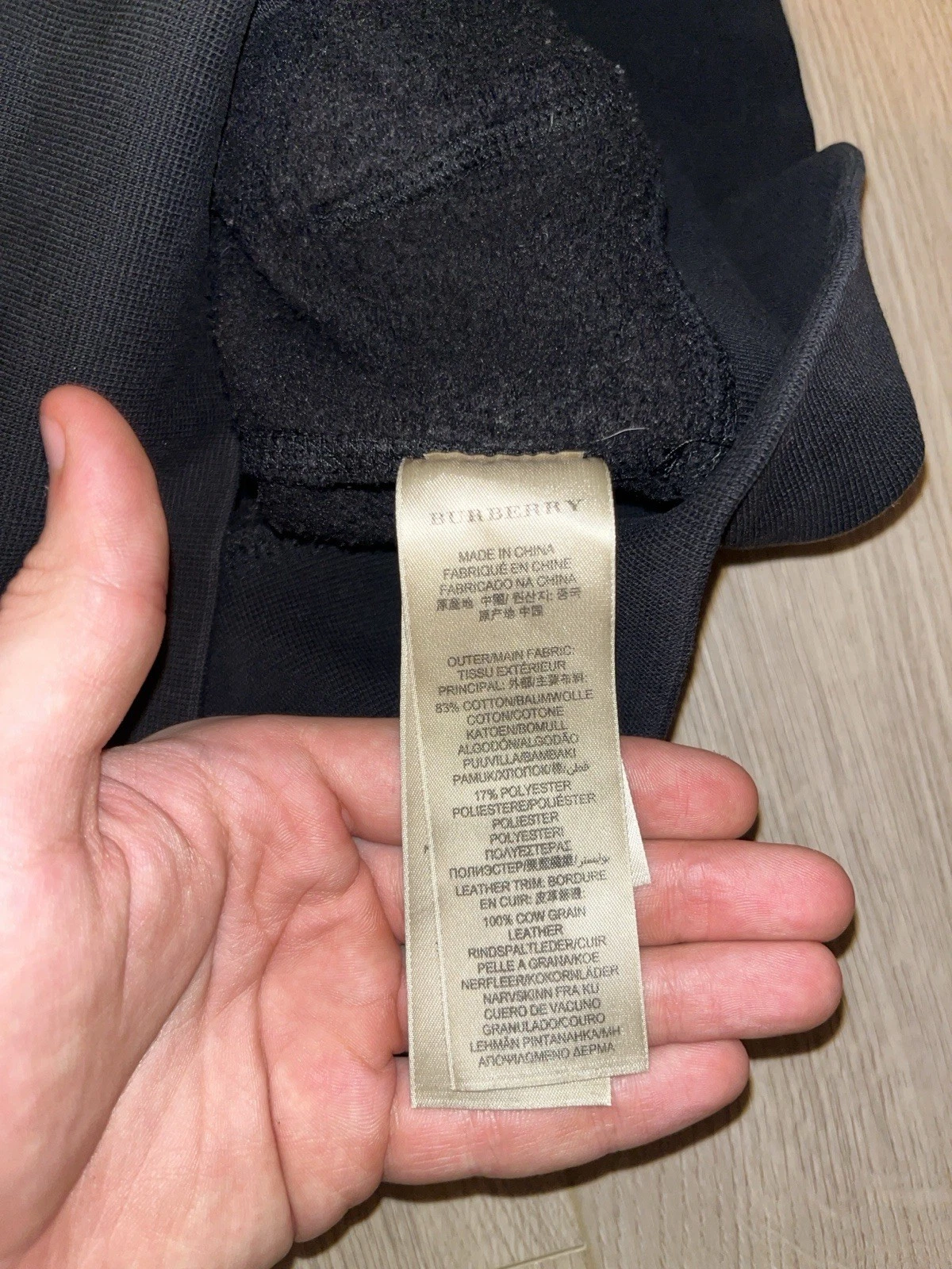 Burberry Felpa con Cappuccio e Zip Nera Foderata a Quadri Uomo M