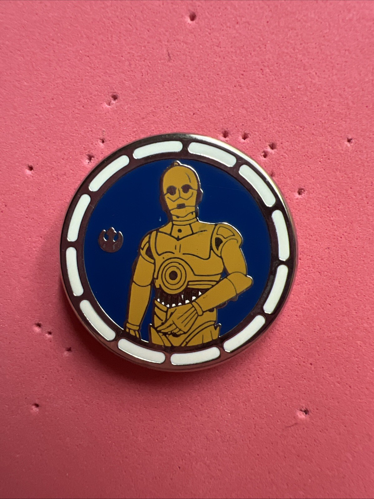 Disney Pin - 2020 Cast Hidden Mickey - Star Wars Droids : C-3PO