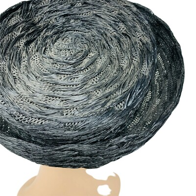 Vintage 1950s Round Black Straw Hat Rhinestone Fly Detail  display picture 2