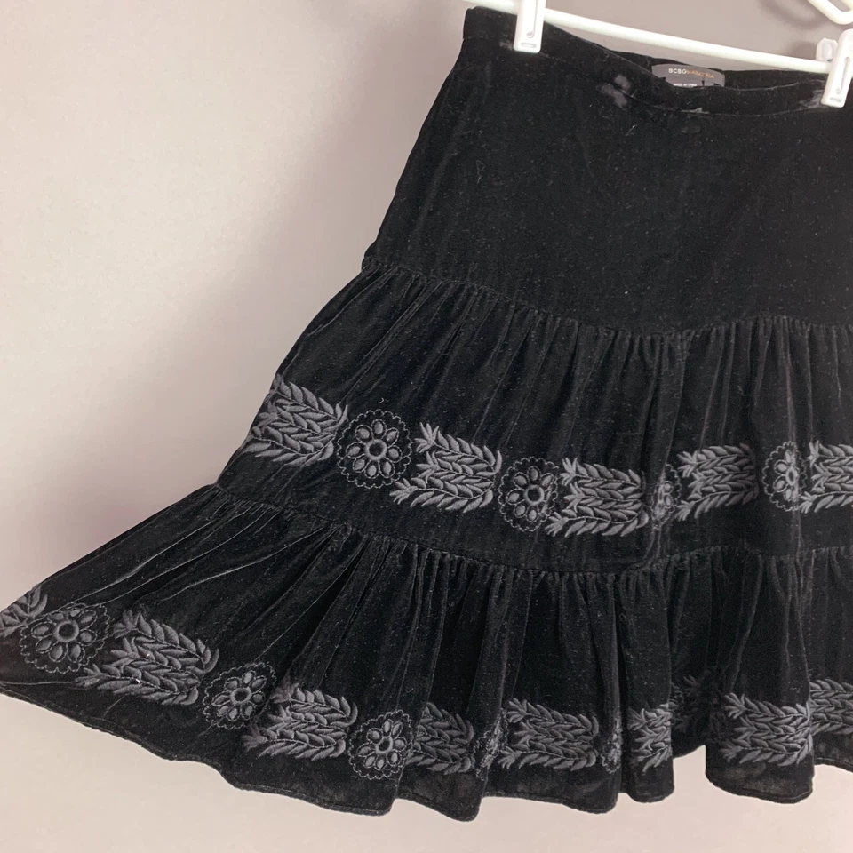 Falda Midi BCBG Max Azria Terciopelo en Niveles Negra Boho Bordada Talla 2 Foto 2 de 4