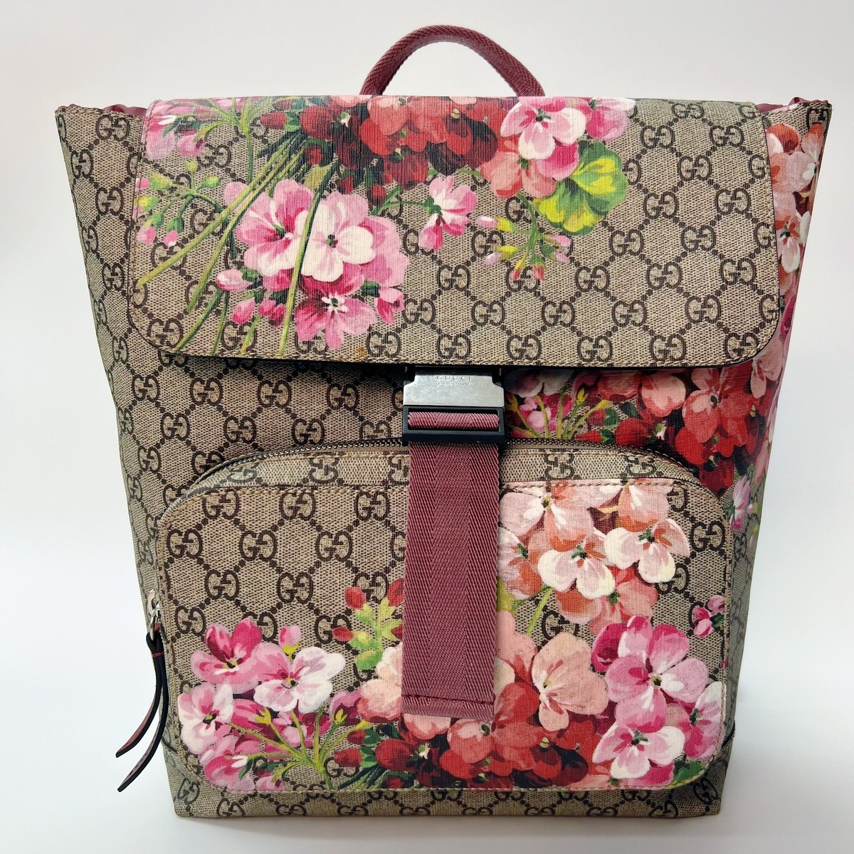 Gucci GG Supreme Monogram Blooms Medium Single Buckle Backpack