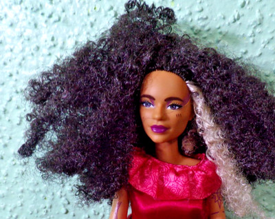 Hasbro Disney Zombies  Willa Fashion Doll 12'' Black Hair