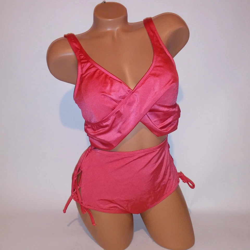 Bikini de natación Venus XL parte superior talla 18 parte inferior coral liso con cordones espalda y laterales Foto 2 de 4