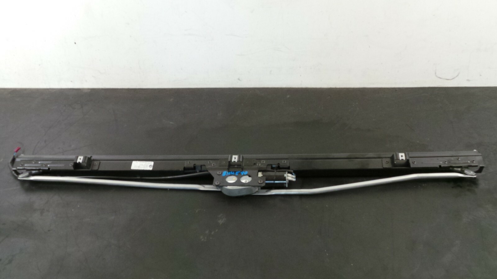 1Y7513 BMW 3er E90 E91 Sonnenschutzrollo Elektrisch Heckrollo 