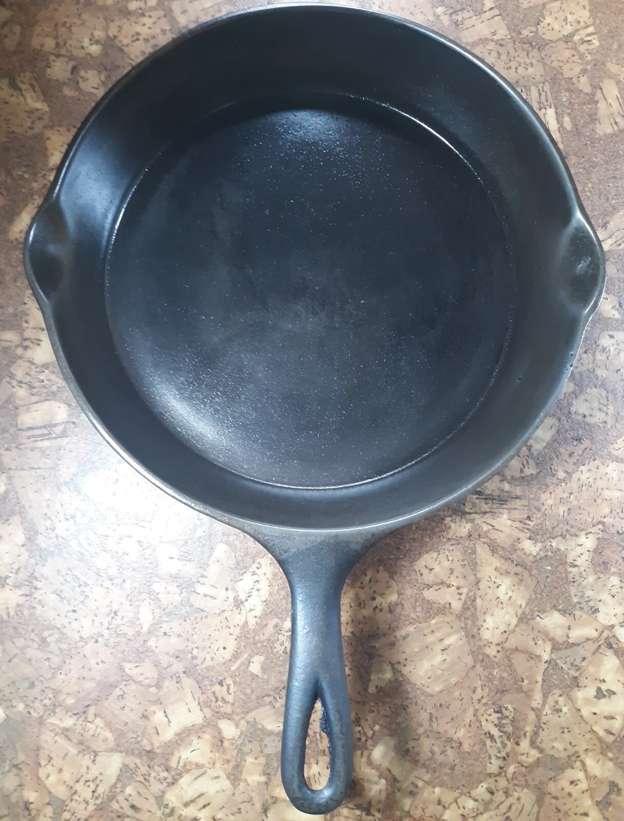 WAGNER Sidney O. Cast Iron Skillet #8, "C" Heat Ring, Arc Logo, Circa 1895-1920
