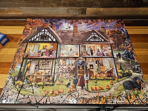 White Mountain Puzzle #1290 HALLOWEEN HOUSE- 1000 pcs - 2022 - COMPLETE! - Picture 4 of 12