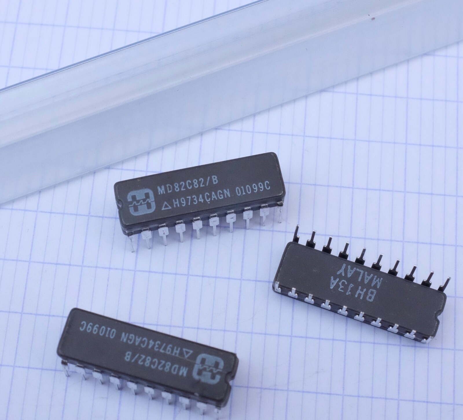 Circuit intégré MD82C82B Harris Intersil loquet octal mémorisation DIP 20