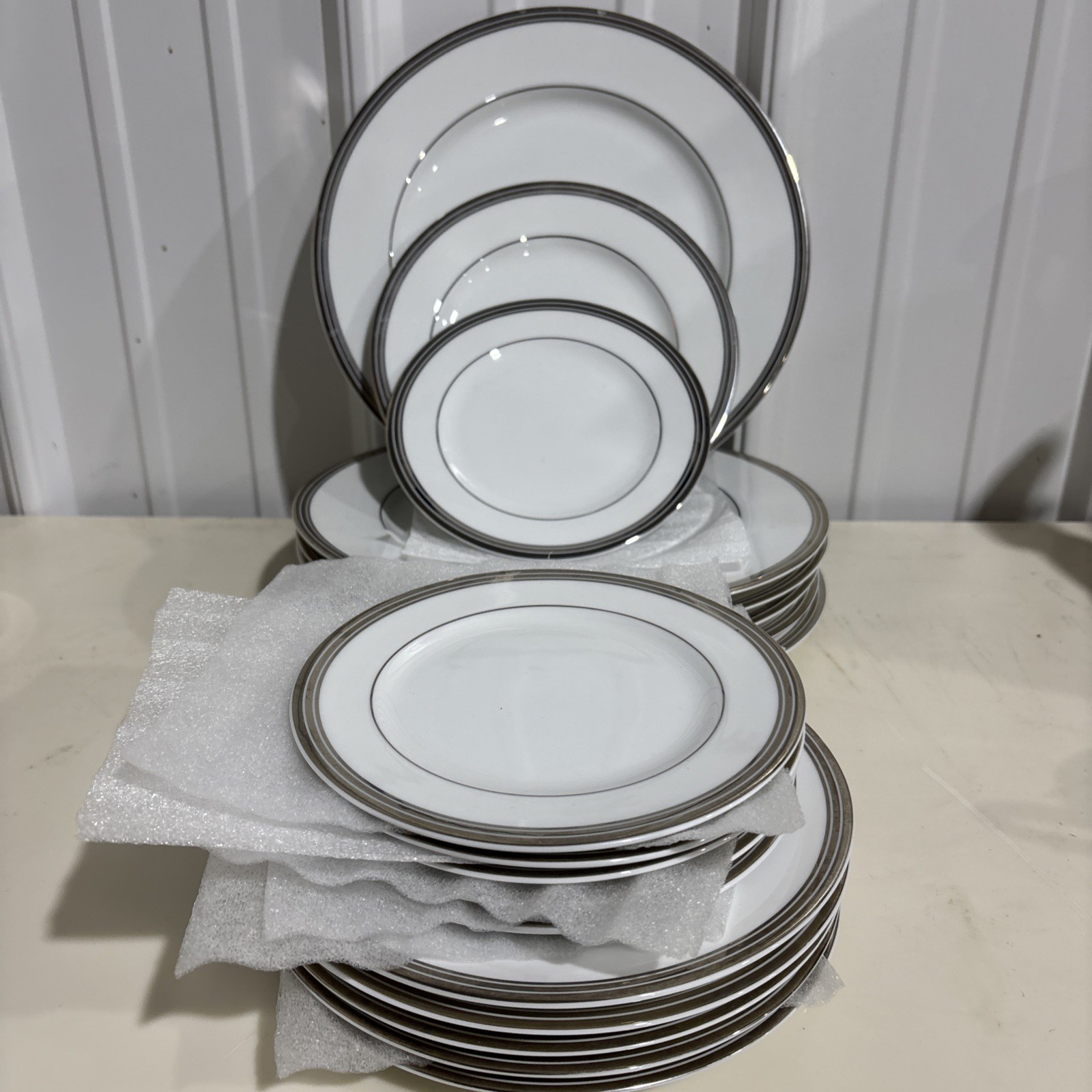 Royal Doulton Platinum 30+ Piece Dinner Set