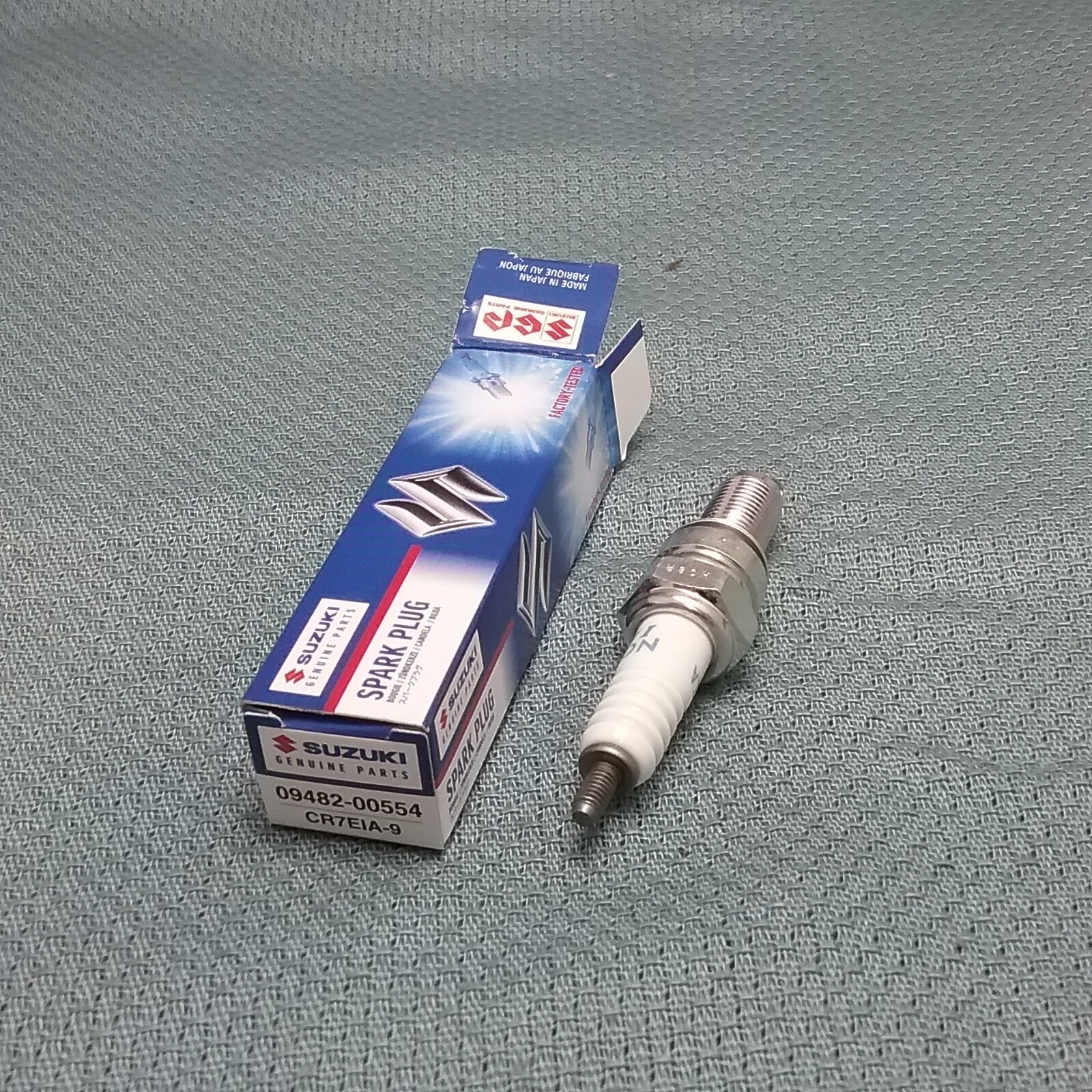 NEW GENUINE SUZUKI 09482-00554 SPARK PLUG