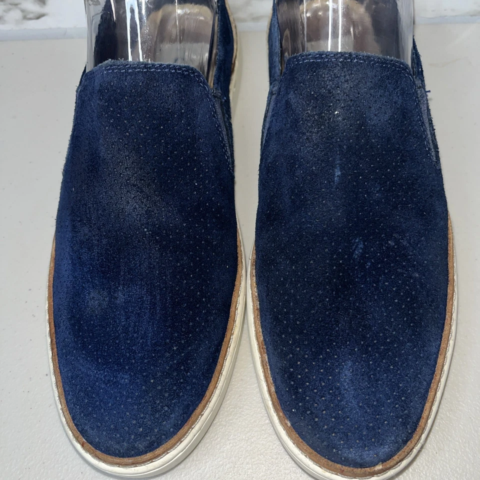 ZAPATILLAS DE CUERO UGG ADLEY PERF AZUL MARINO SIN CORDONES US 8 Foto 4 de 4