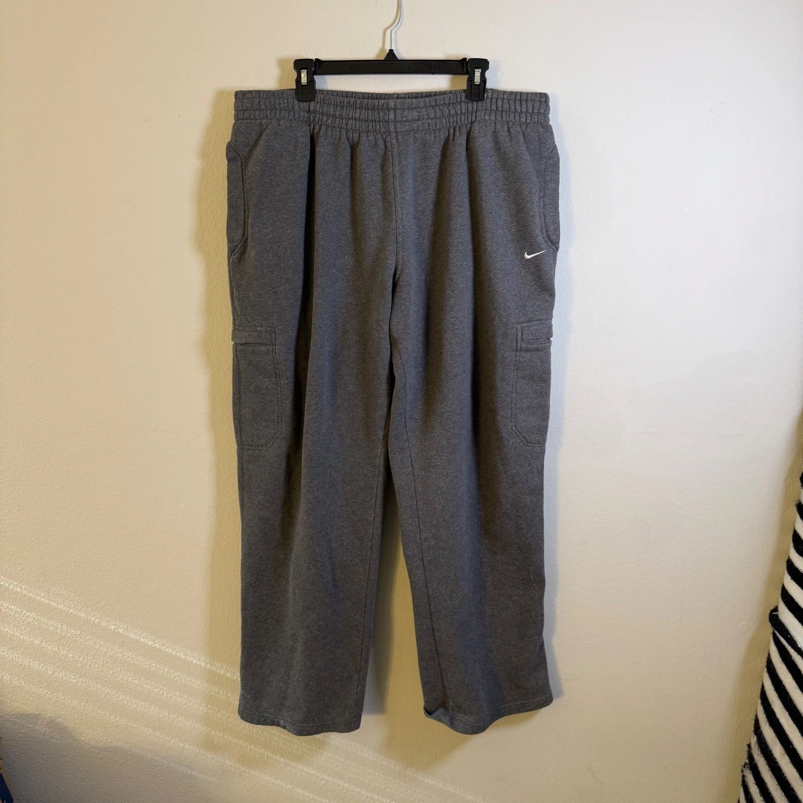 Nike Mens XXL Cargo Sweatpants Charcoal Gray Fleece Joggers Relaxed Fit Swoosh