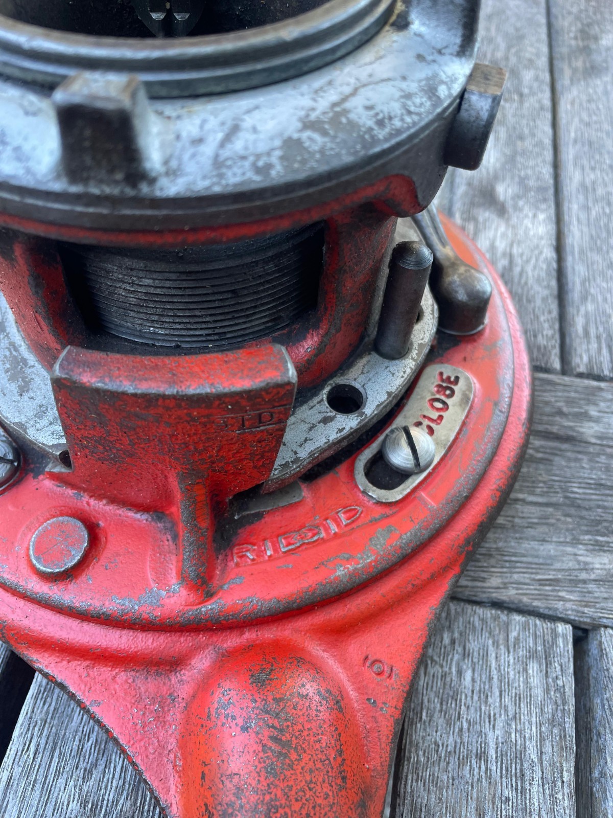 RIDGID 65 R ADJUSTABLE  1" TO 2" PIPE THREADER DIES 13" HANDLE 65-R 65R --nice--