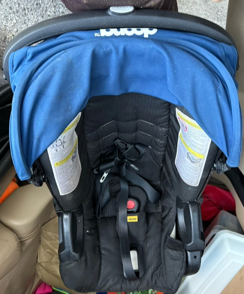 Cochecito convertible Doona+ con ruedas y base de coche ¡El mejor artículo de viaje! Avión Foto 2 de 4