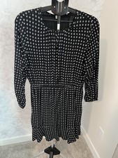 Old Navy Women’s Black/White dress. Size large.