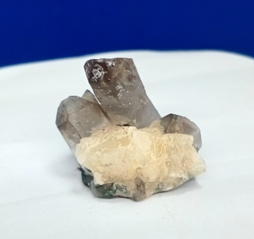 29. Ct Fantastic Terminated Smoky Quartz Crystal Mineral Specimen From Pakistan - Picture 10 of 16