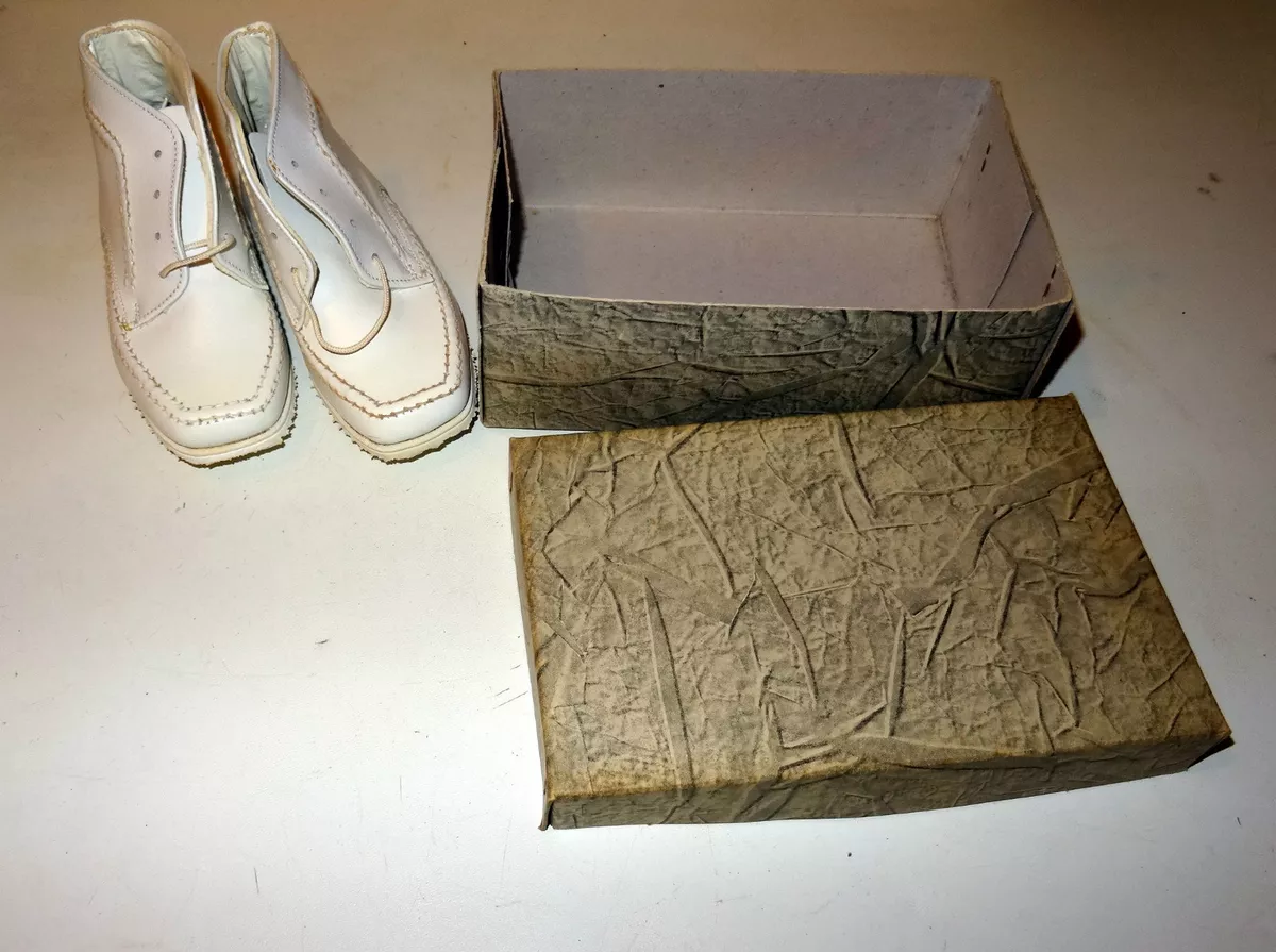 N 3 ANCIENNE PAIRE DE CHAUSSURES ENFANT ANNEES 1960 EN BOITE
