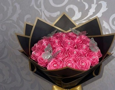 Handgefertigter Luxus Forever Blumenstrauß, 30 elegante Blumen Schmetterling Dekoration