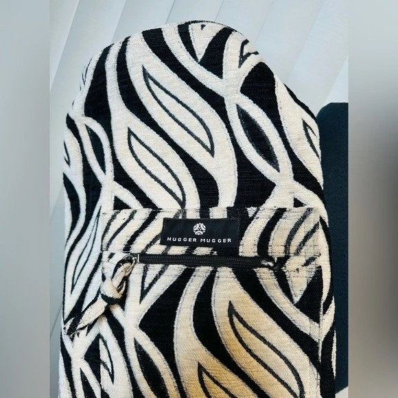 Bolso de esterilla de yoga Hugger Mugger negro con estampado crema Foto 2 de 4