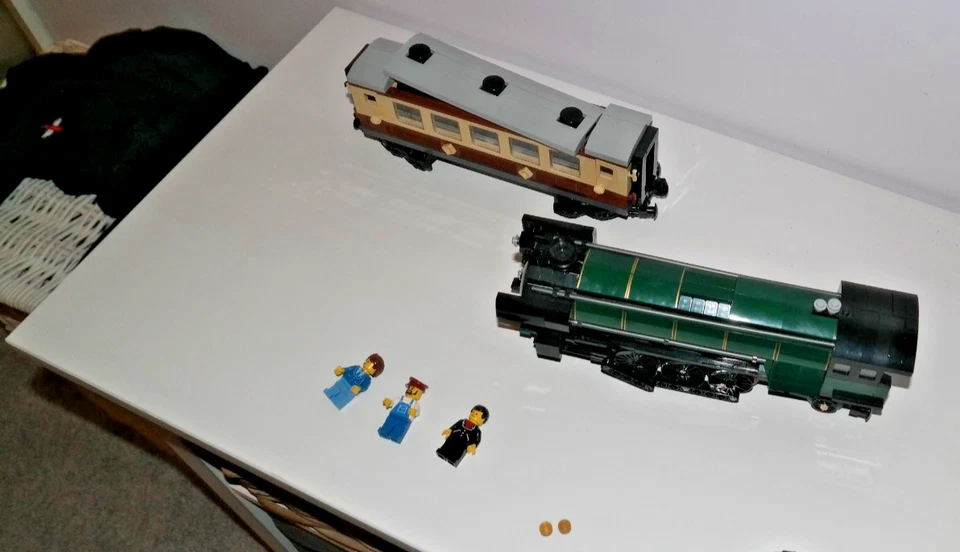 LEGO Creator 10194 Emerald Night, photo 4 of 5
