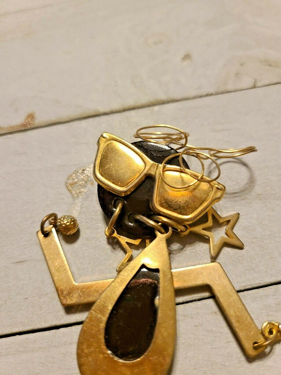 Nice Gold Tone Standing Cool Guy Pin Brooch Teenager Young Adult