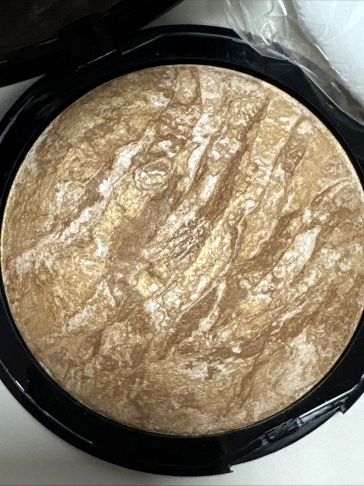 Laura Geller Baked Body Frosting Tahitian Ginger~ +Puff ~Jumbo size 24g - Image 3 of 4