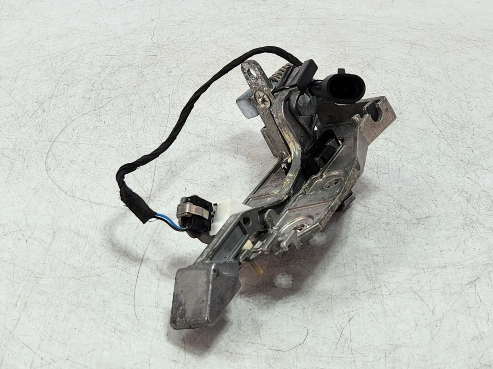 ✅ 11-16 OEM Ferrari FF Front Right Passenger Side Exterior Door Handle Bracket