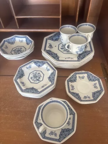 Royal Staffordshire by J&G Meakin England Dinnerware complete set of 4.