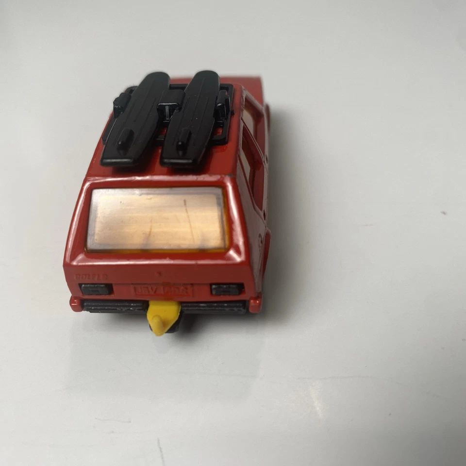 MATCHBOX S/F NO. 7  VOLKSWAGEN GOLF  RED BODY, YELLOW INT. - Image 4 of 4