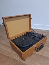 Crosley CR50BT Radio Traveler Turntable AM/FM Radio for parts or repair