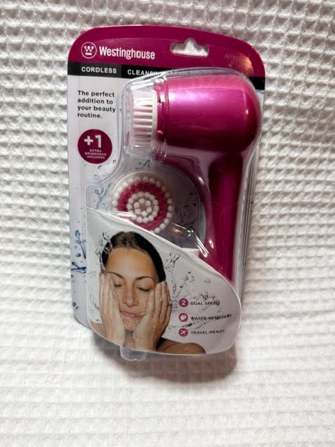 Westinghouse Cordless Duel Speed Cleansing Facial Brush plus extraBrush Head NEW