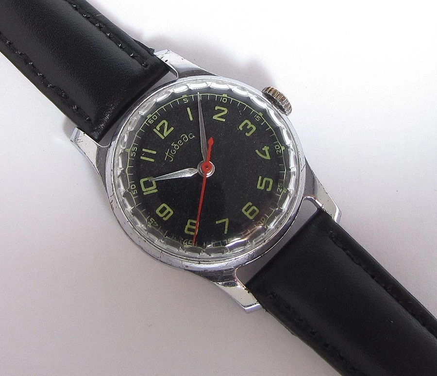 Montre Vintage Pobeda Zim Homme 1955 - Mécanique Manuelle, Boîtier Acier, Bracelet Cuir Neuf