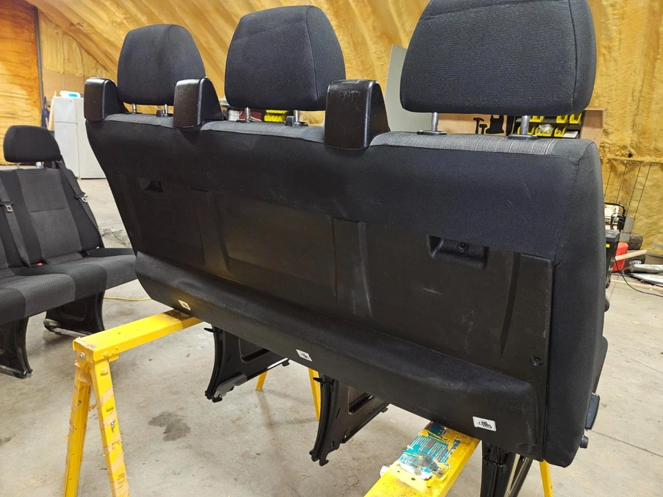 Asientos de furgoneta Mercedes-Benz Sprinter - Un banco de 3 asientos Foto 4 de 4