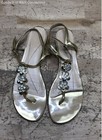 Kate Spade New York Gold Metallic Jeweled Flower Thong Sandals Women's Size 8B — photo 3