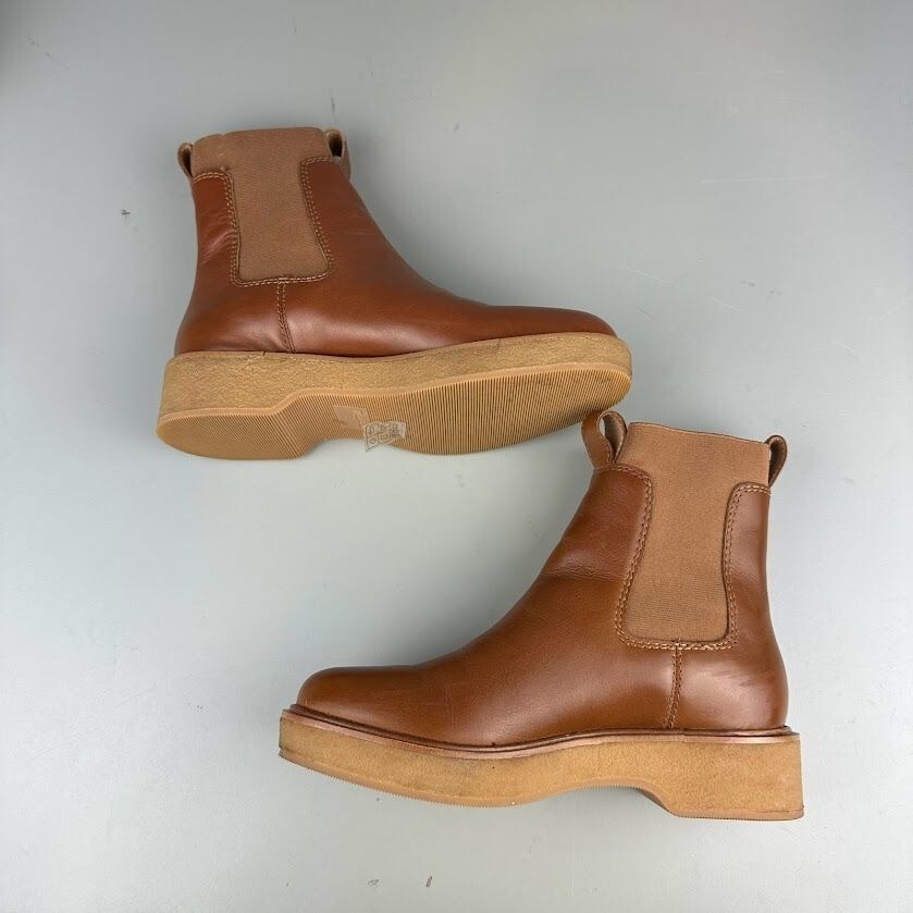 Madewell women size 8.5 Camryn Chelsea Boot English Saddle Leather Madewell | Shoes | Madewell 222 Camryn Chelsea Boot In  main image 2