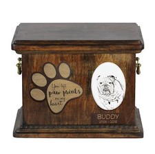 Englische Bulldogge - Urne f&uuml;r Hundeasche mit Keramikplatte und Beschreibung DE