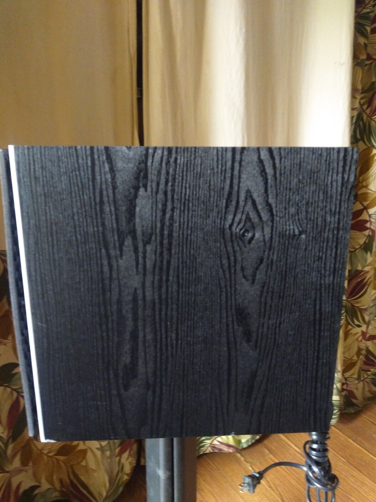 Picture 4 of 8