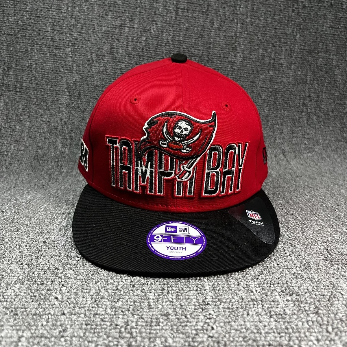 New Era Buccaneers 9FIFTY Snapback Red Black NFL Hat